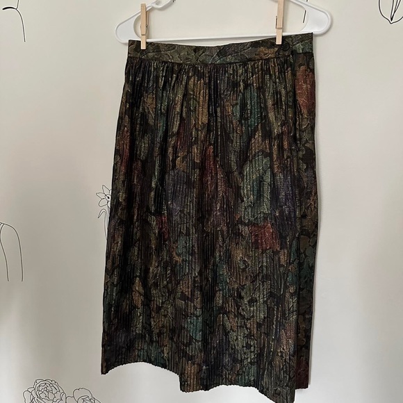 Black and Green Metallic Skirt with Floral Pattern - Picture 3 of 4